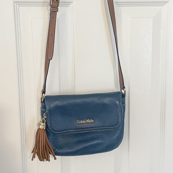 Calvin Klein Bags Calvin Klein Navy Blue Crossbody Bag Poshmark